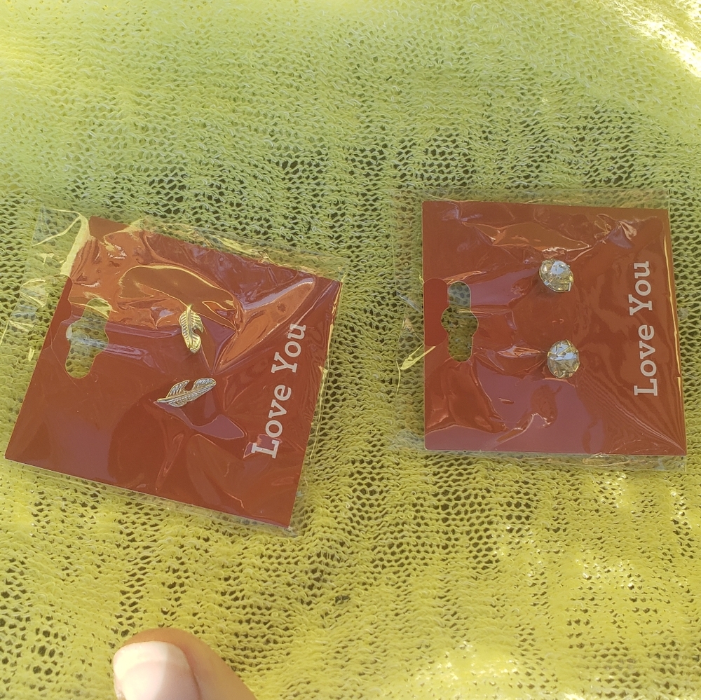 🖐5/$25🖐NWT stud earrings - Picture 2 of 7